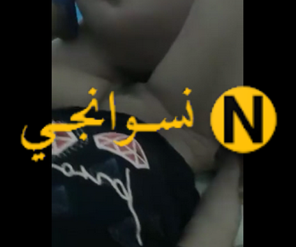 العنتيل ماسك الشرموطه وشغل نيك فيها وهي مش قادره وهيجه علي الاخر