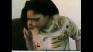 فلاحة مصرية شرموطة مربربة تمص زبر عشيقها و ينيكها من كسها الملظلظ فيديو إباحي مجاني