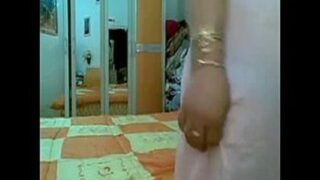 زوجين مصريين يمارسون الجنس في ليلة حمراء – سكس مصري فيديو إباحي مجاني