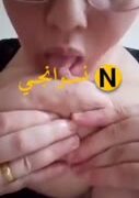 ميلف فاجرة لبوة اووي بتتصور لعشيقها وتفرجو علي بزازها وهي عمالة تلحس وتلعب فيهم